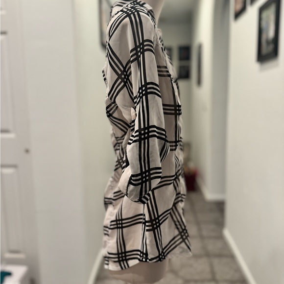 Bebe Women's Blouse white, black Short Sleeve Button Down Collar XS Sheer like - Picture 3 of 6